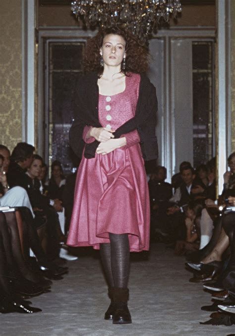 prada first fall winter collection prêt-à-porter in milan for women.1988|history of prada fashion.